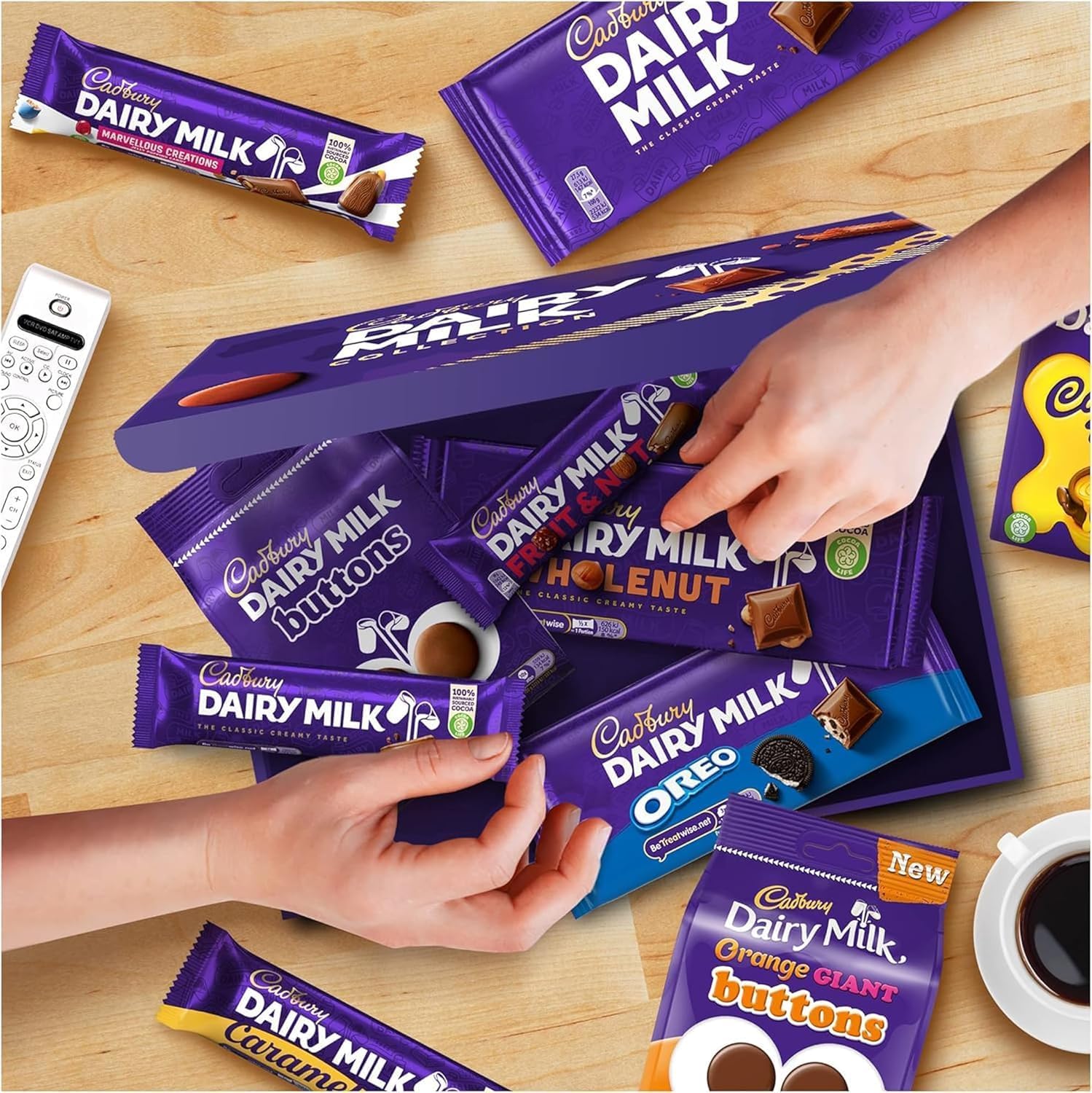 Cadbury Dairy Milk Big Night In Deluxe Hamper, Includes 10 Assorted Chocolate Bars and Bags, Treat Perfect for Christmas Gifting or Sharing, 836 g (Pack of 1)